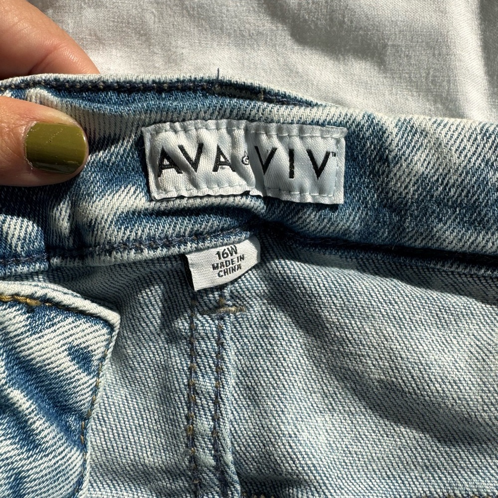 Ava & Viv Light Wash Jean Shorts Size 16W